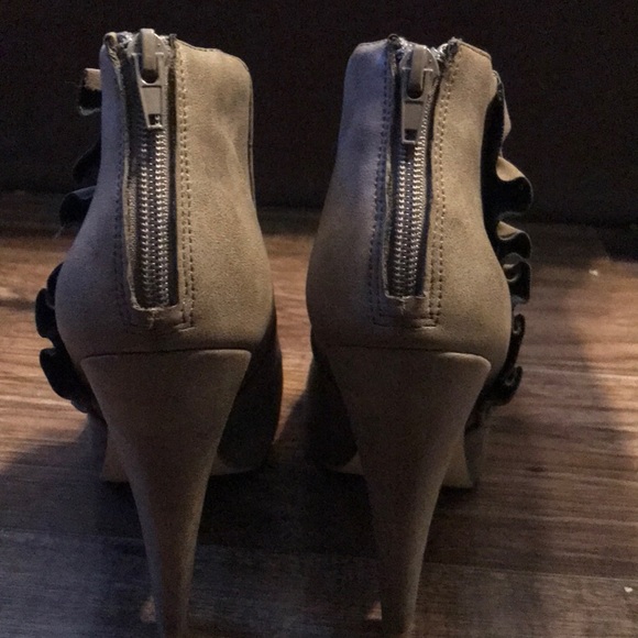JustFab Orlene style heeled booties - Picture 2 of 7